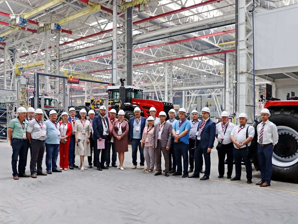 Делегация Орловской области на тракторном заводе Ростсельмаш