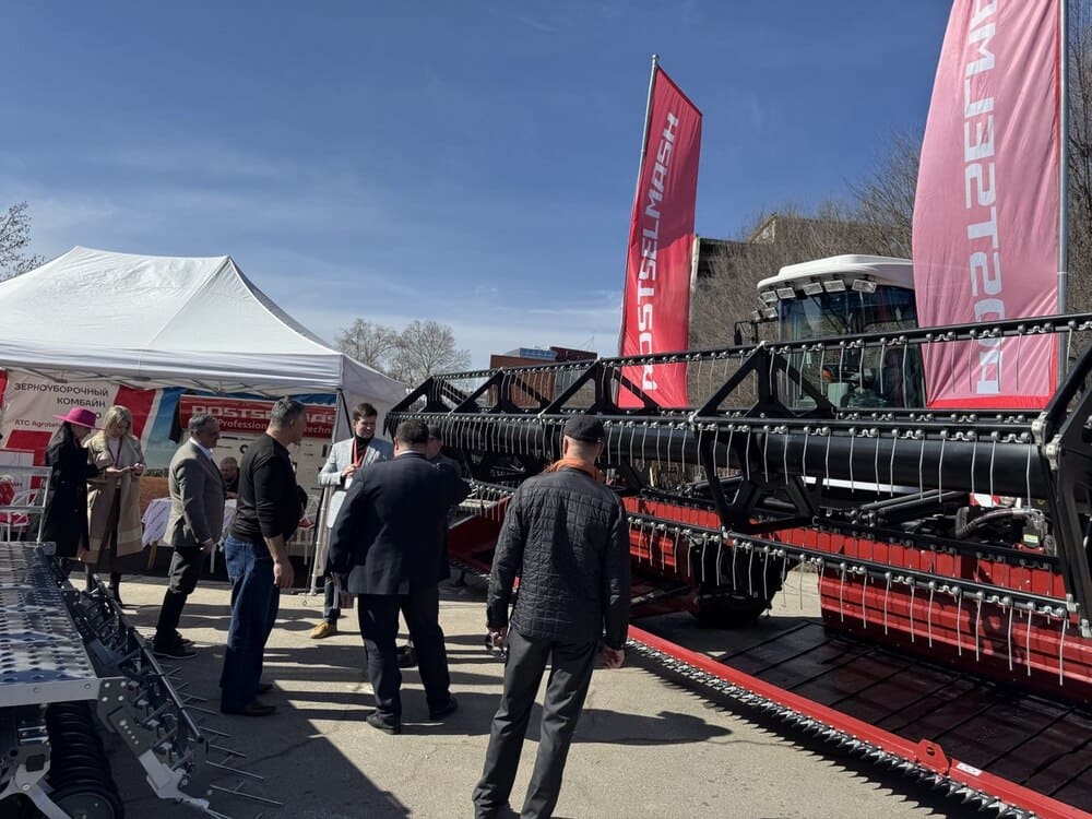 Самоходная косилка KSU 1 (КСУ 1), представленная компанией Ростсельмаш на международной выставке MOLDAGROTECH SPRING 2026 в Кишиневе 1