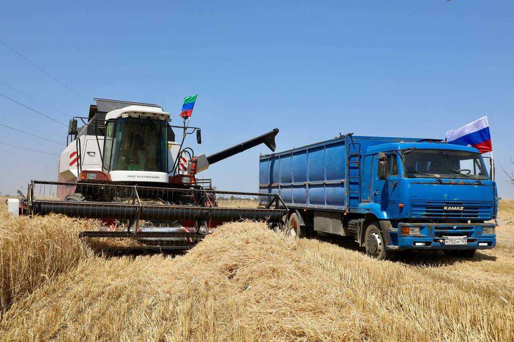Техника Ростсельмаш помогает собирать зерно Дагестана